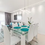 Funkcjonalny Apartament Z Parkingiem Blisko Plazy W Miedzyzdrojach By Noclegi Renters Apartman
