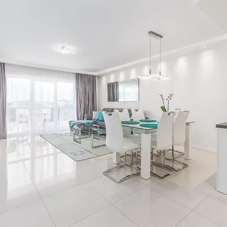 Stylish Vacation With Parking In By Renters