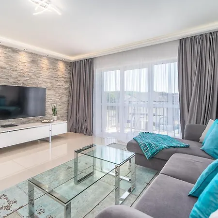 Apartman Funkcjonalny Apartament Z Parkingiem Blisko Plazy W Miedzyzdrojach By Noclegi Renters *