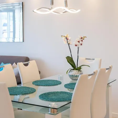 Stylish Vacation With Parking In By Renters