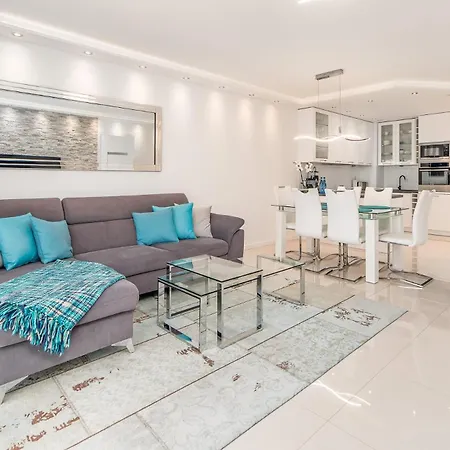 Апартаменты Stylish Vacation With Parking In By Renters Мендзыздрое