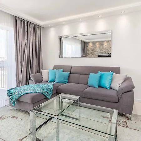 Funkcjonalny Z Parkingiem Blisko Plazy W Miedzyzdrojach By Renters Apartment
